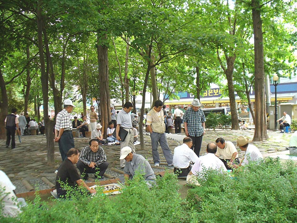 File:Korea-Seoul-Jongmyo outside-01.jpg