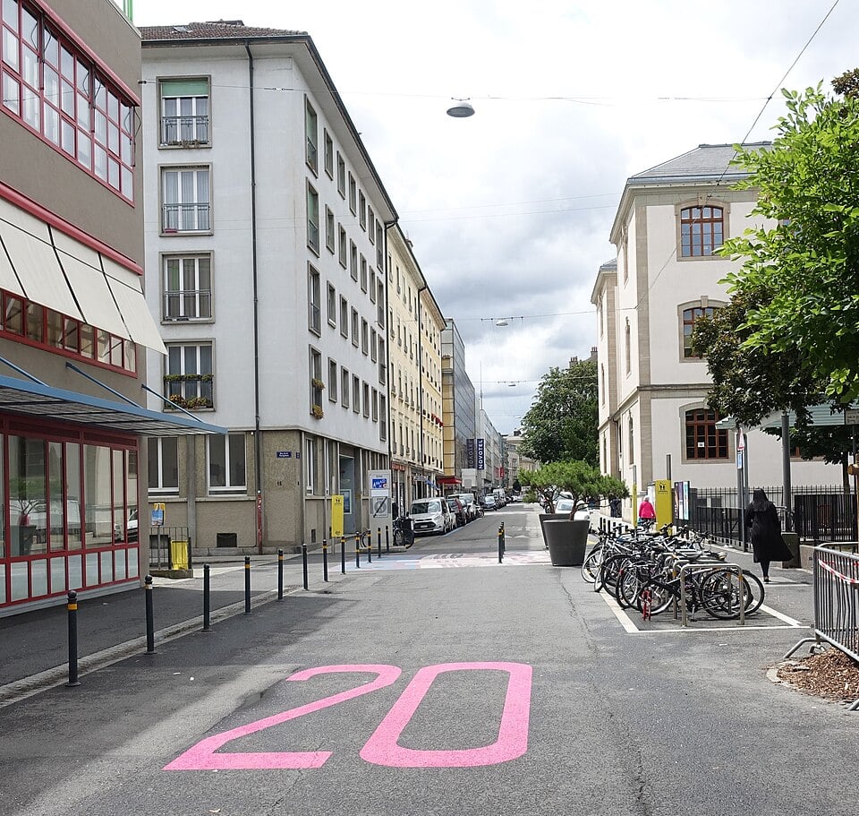 File:Rue de Berne-01-zone 20.jpg